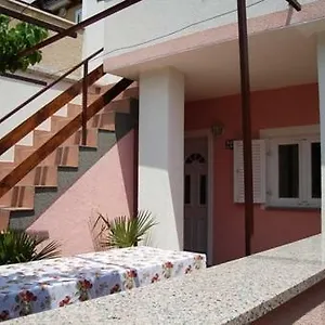apartmani-sersic.primorje-gorskikotar.com/